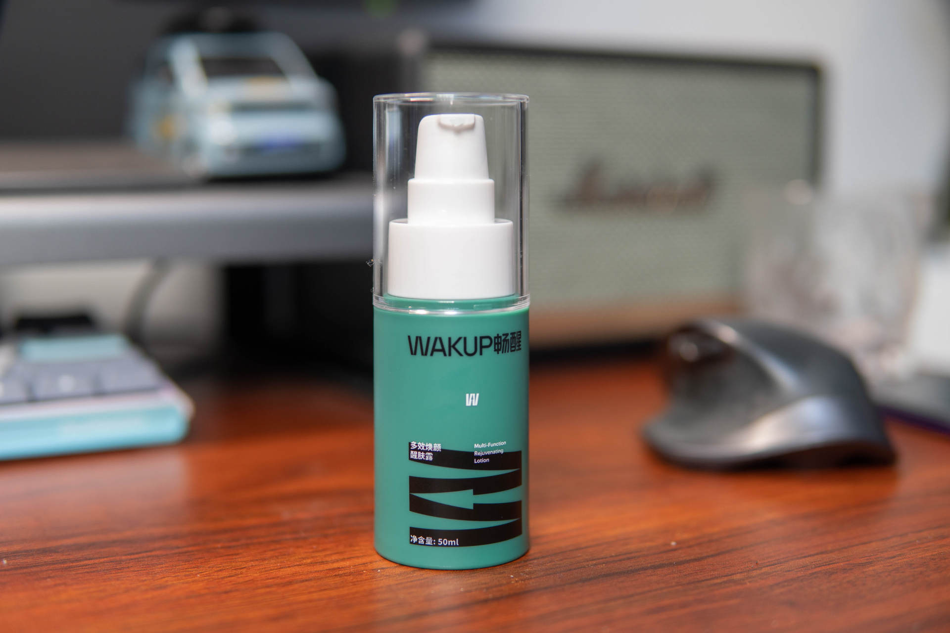 打工男孩的精致日常：一瓶十效，简单高效的畅醒多效焕颜醒肤露