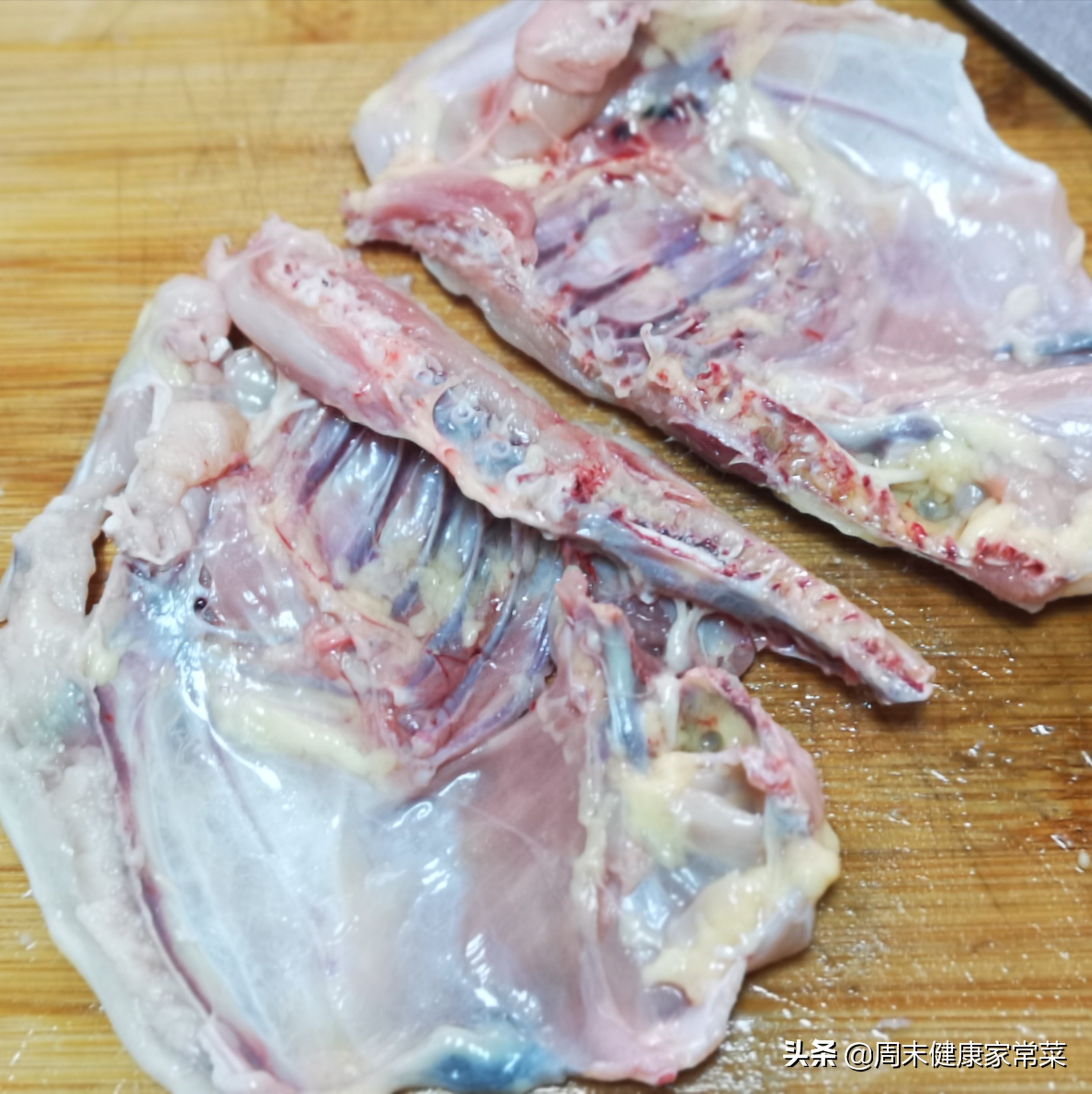 怎么把一只鸡完全脱骨,整只鸡如何完整脱骨