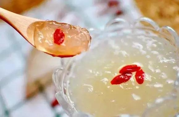 给小朋友炖燕窝,给小朋友炖的燕窝