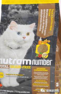 绿福摩猫粮和金装素力高哪个好,福摩各口味猫粮测评