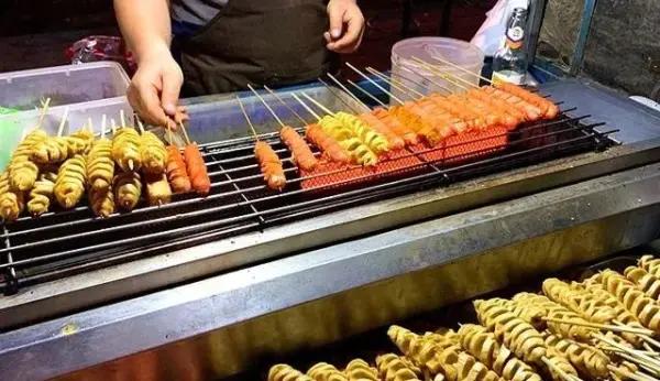 新手摆地摊做什么小吃比较好,摆地摊小吃什么最火最好吃赚钱