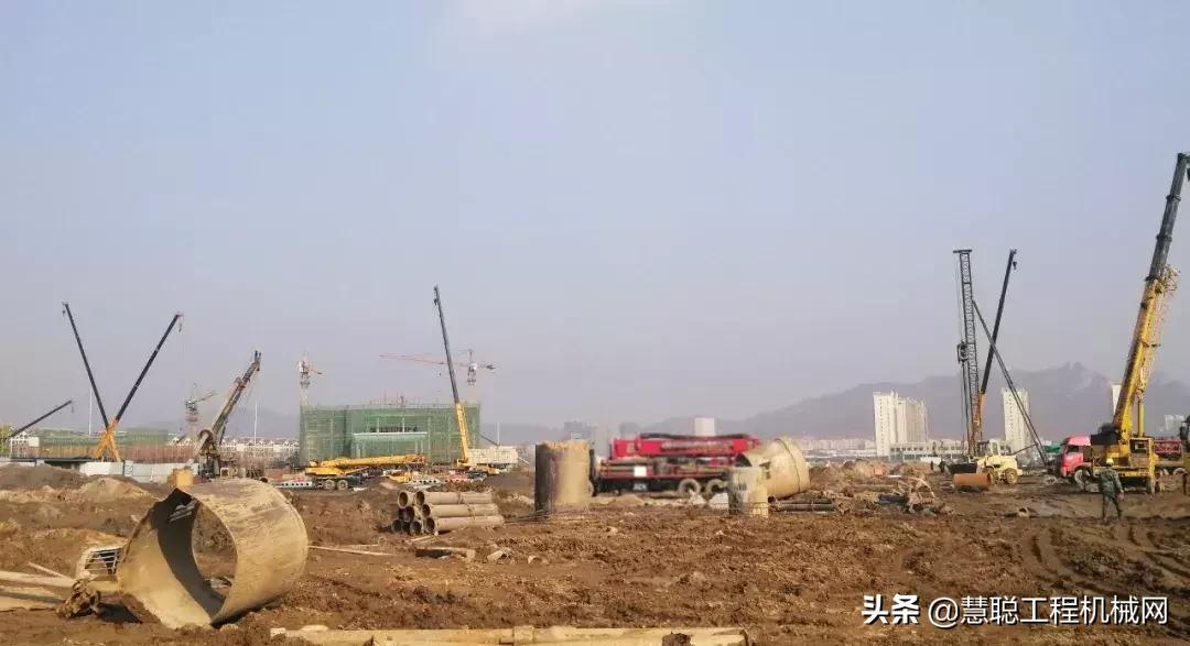 徐工1800吨吊车工地全过程,徐工12000吨巨无霸吊车