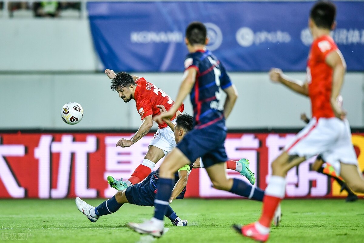 和尹鸿博一起被里皮培养的球员,尹鸿博金敬道吴曦