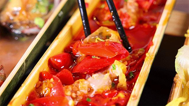 蒸鱼用竹筷子架上放盘子,用竹筒蒸的饭叫什么