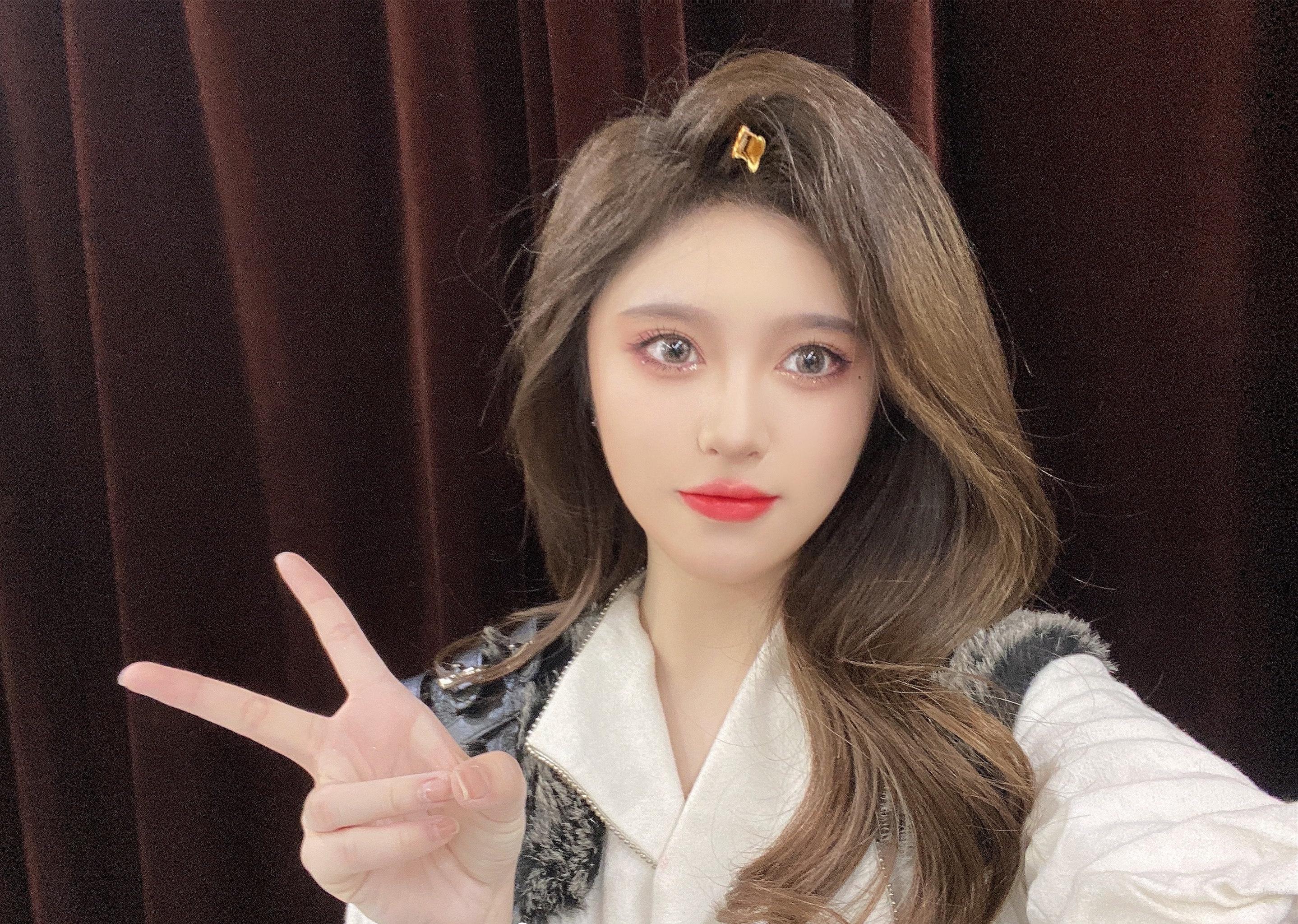 鞠婧祎模仿迪丽热巴造型,鞠婧祎模仿者化妆视频