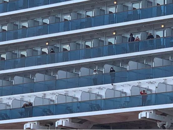 4天确诊64例，横滨港外的钻石公主号已成“孤岛”