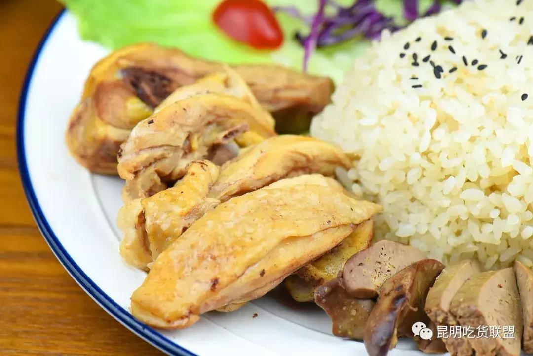 昆明2环边巷子里的小店，1杯咖啡+1份简餐，感觉我又去到了泰国