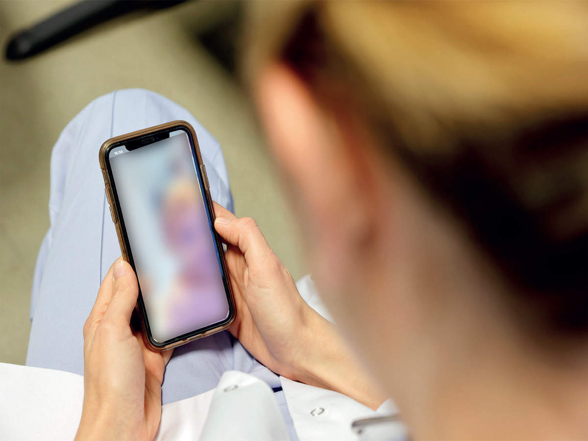 看傻！性感美女秒变胡茬大汉，警方为了劝大家不要裸聊有多努力？