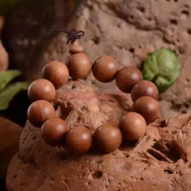 玛瑙手串十大灵性手串排名,木质手串排名黑檀手串