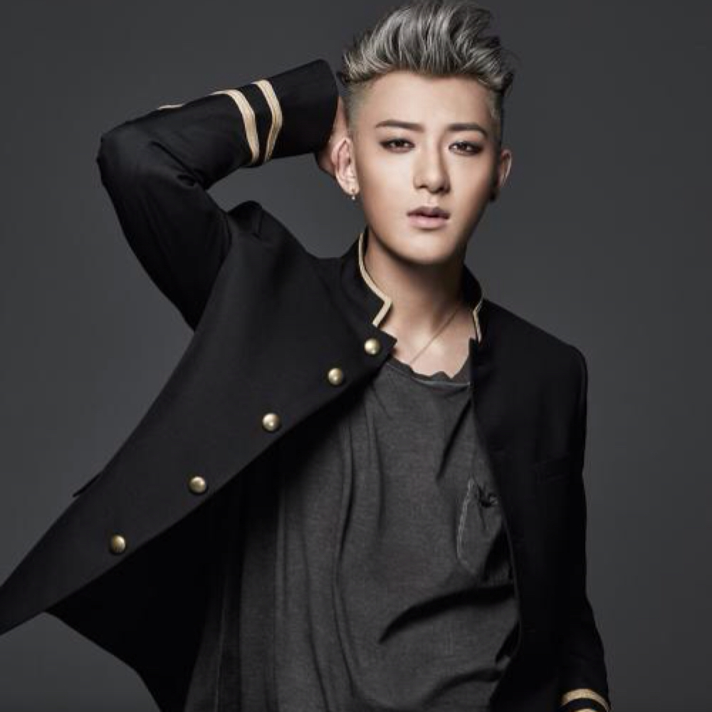 男生如何选择自己合适的发型穿搭,12-15岁学生适合的发型短发男生