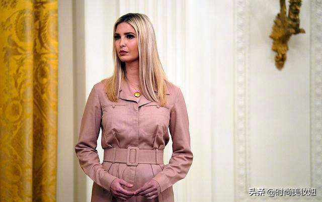 伊万卡最新亮相穿得太少女了 (伊万卡穿吊带紧身裙出席活动照片)