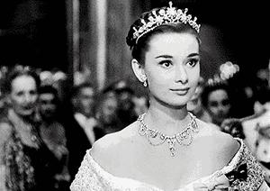 纪梵希有多爱赫本：他明明见过银河，却唯独，偏爱这一颗星星