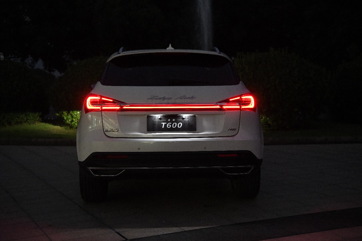 众泰t600内部空间尺寸,众泰t6001.5t和荣威发动机一样吗