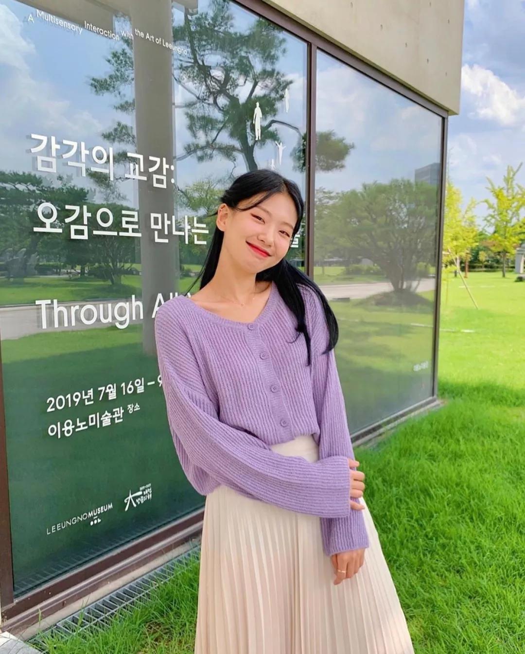 奶奶衫配半裙时髦保暖又有气质,2020早春穿奶奶衫超美