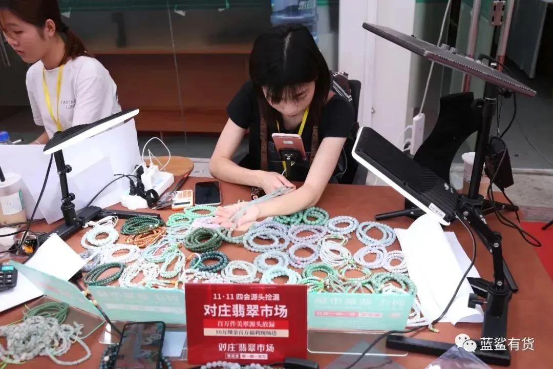 珠宝直播：一门熟悉又隐秘，蛮荒又暴利的生意