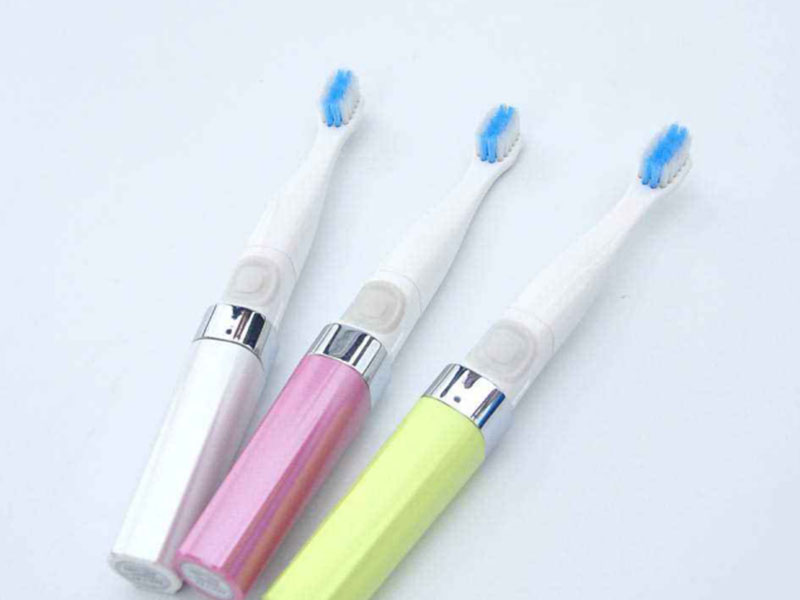 拉锯式刷牙可能造成牙齿缺损,暴力刷牙造成牙齿楔状缺损