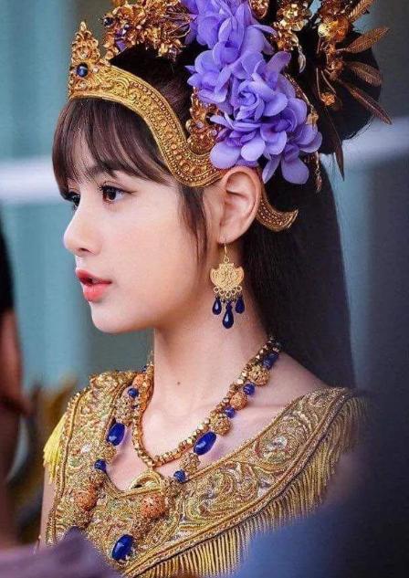 中国美食征服的韩国爱豆，Lisa钟爱油条、汤圆，还有人爱泡椒凤爪