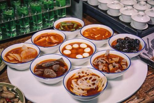 重庆贰麻酒馆哪家好,贰麻酒馆重庆南滨路店人多吗