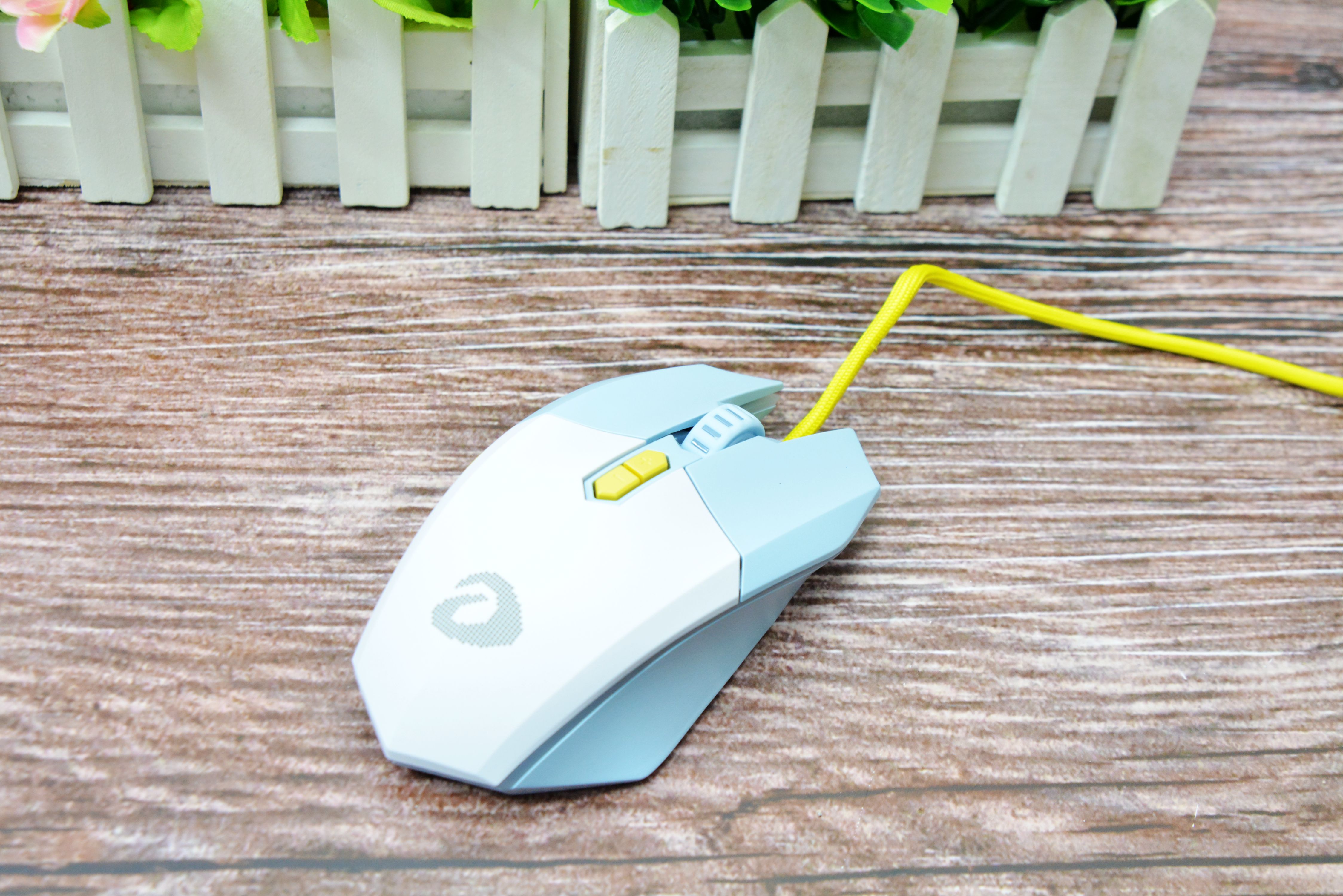 达尔优em910鼠标换微动,达尔优em910鼠标和雷蛇蝰蛇对比