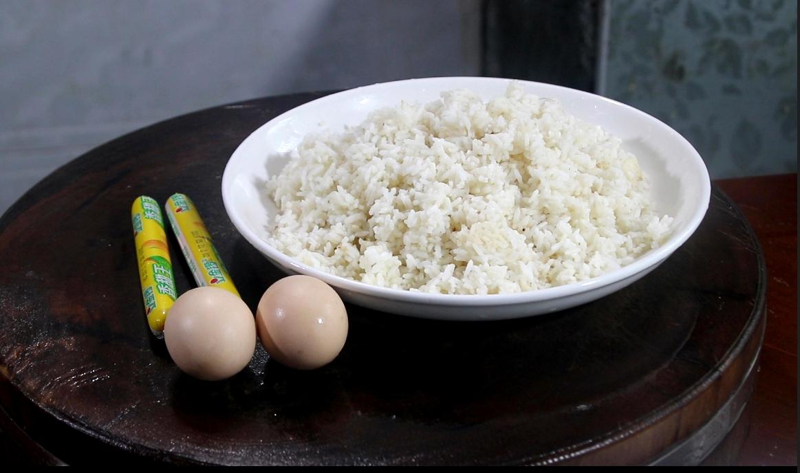 蛋炒饭要怎么把饭炒得颗粒分明,蛋炒饭怎么做才香好吃