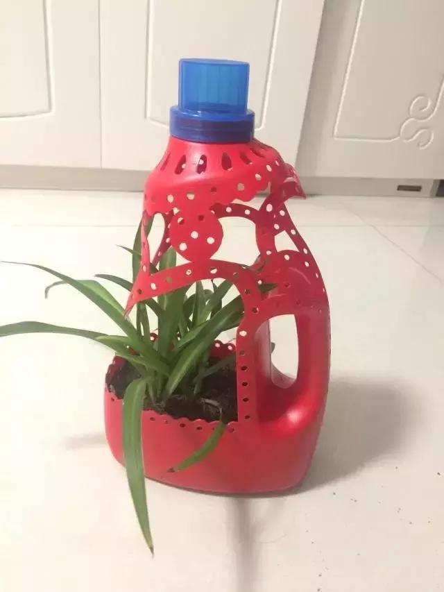 洗衣液瓶子制作天鹅花盆方法图片,洗衣液瓶变花盆生活小妙招