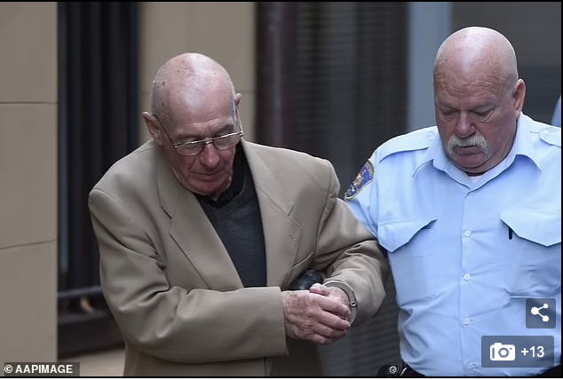 从黑帮成员变成打败毒枭的大英雄,从黑帮变成警察