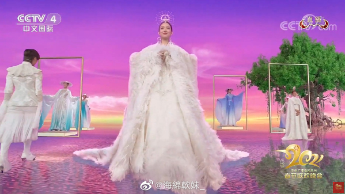 贾玲历年春晚回顾,贾玲春晚表情包动图