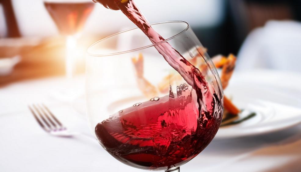 什么样的红酒既便宜又好喝,哪种红酒是真正的红酒