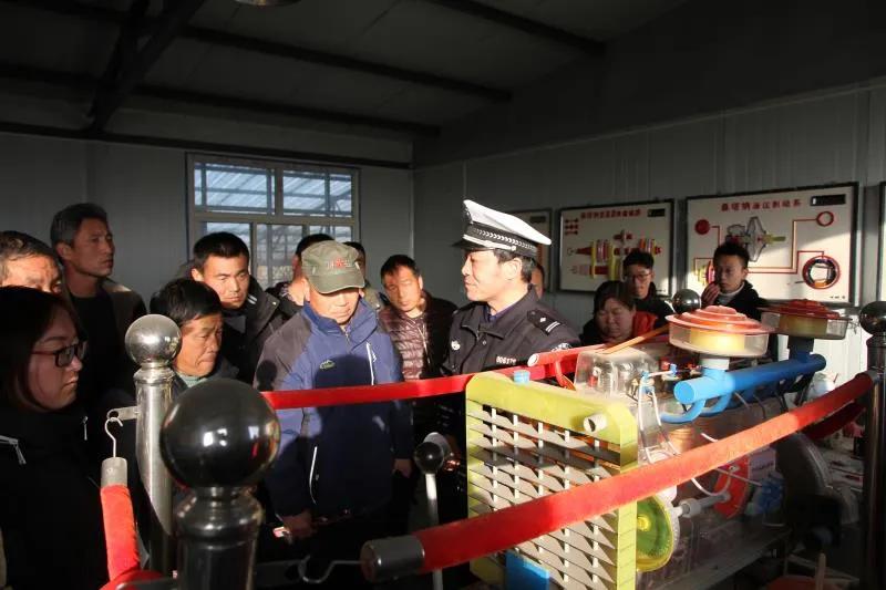 践行雷锋精神立足岗位个人事迹,学习雷锋好榜样履职尽责当标兵