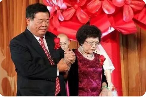 曹德旺我终于读懂了婚姻,玻璃大王曹德旺的婚姻和人生