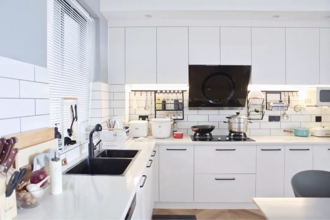 橱柜配色显高级的颜色,新中式厨房橱柜用啥颜色好看大气