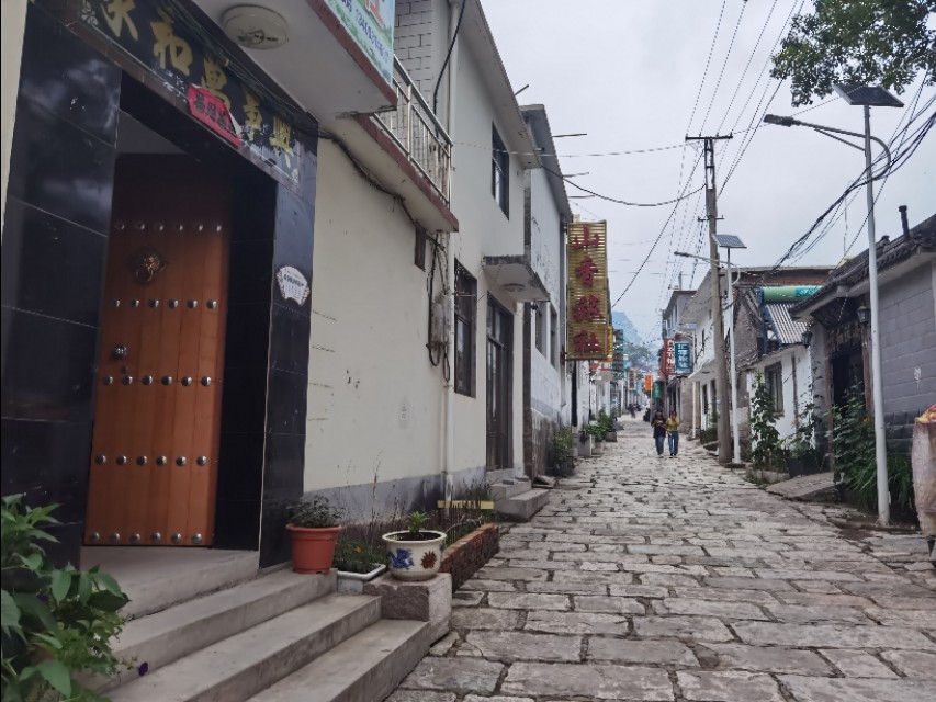 宿在驼梁，感受一种无忧的生活/郝贵云