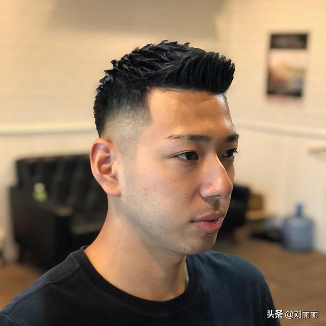 男士周边光发型,男士什么样的发型看起来阳光