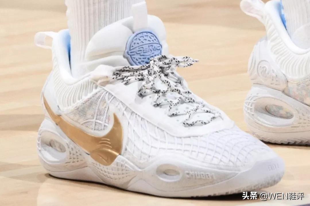 一双绿色的nike跑鞋,nike垃圾环保鞋2代尺码