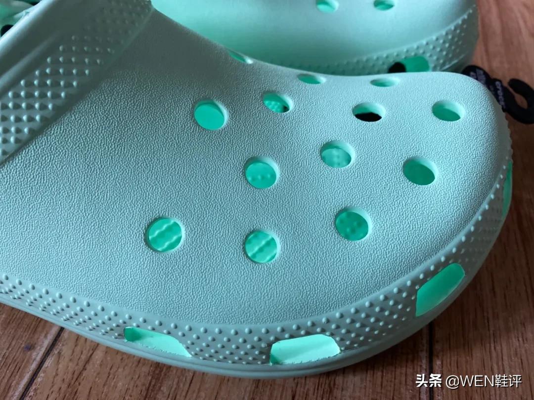 crocs老爹洞洞鞋杨幂设计款,厚底洞洞鞋crocs杨幂