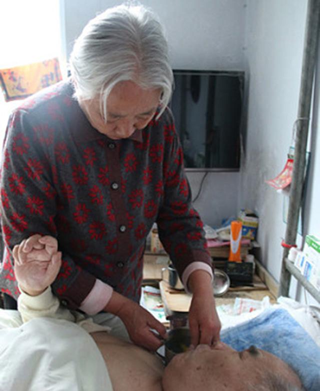 军嫂姜致莲近况,军嫂为救丈夫成植物人