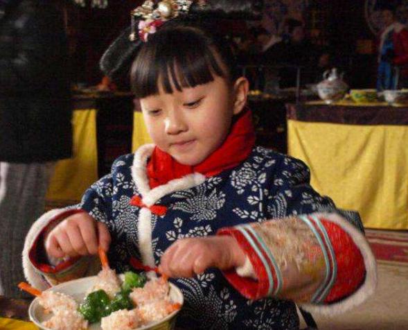 胧月摔碎九连环时甄嬛是什么等级,甄嬛传胧月长大后的悲惨命运