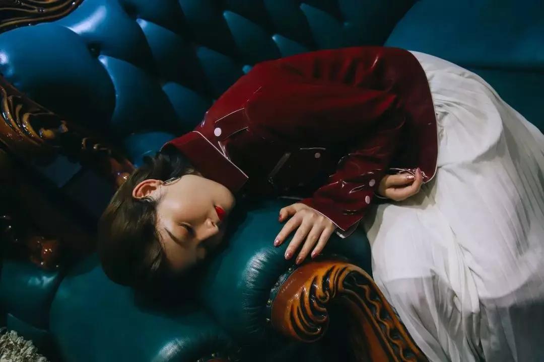 别乱买衣服有这几款就够了,衣服要怎么选才会更有质感