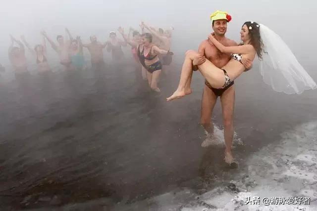 女人自妖娆，冬泳对女性有许多益处