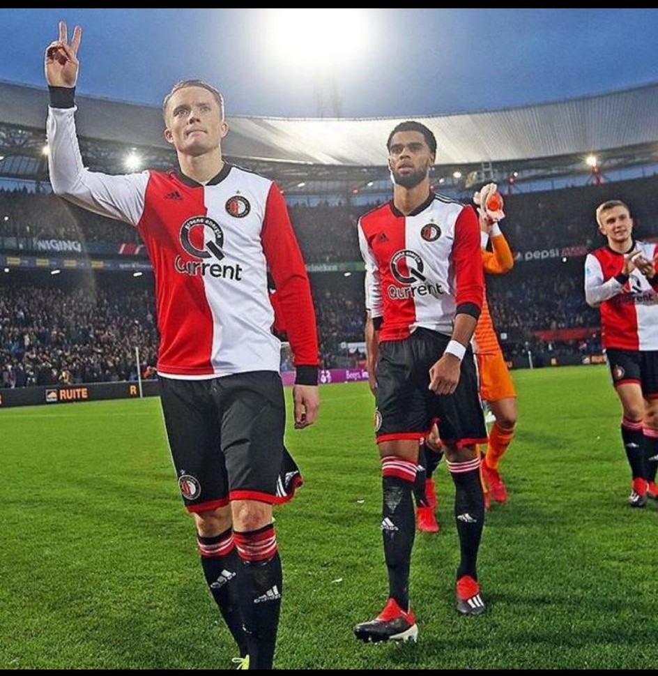 实况足球像皇马的队服,实况足球怎么弄第三件球衣