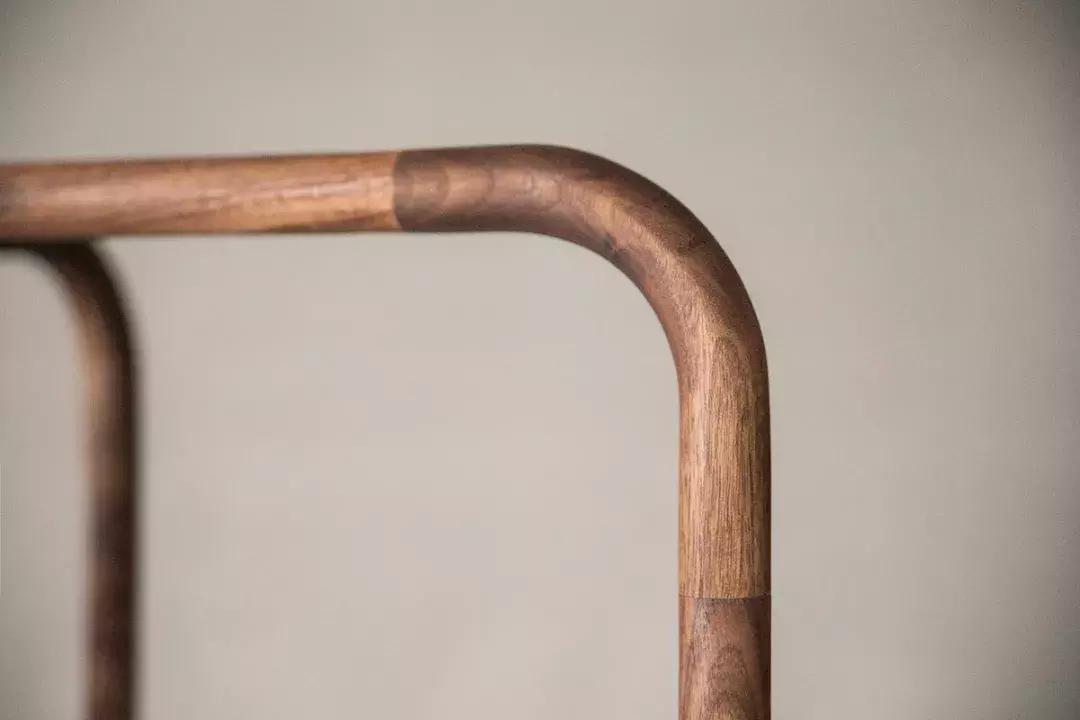 见过漂浮的衣架吗丨4个衣帽架设计给心爱的衣服安个家