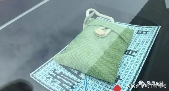 车牌被人故意掰了一半上路,车牌被人故意掰坏可以拘留嘛