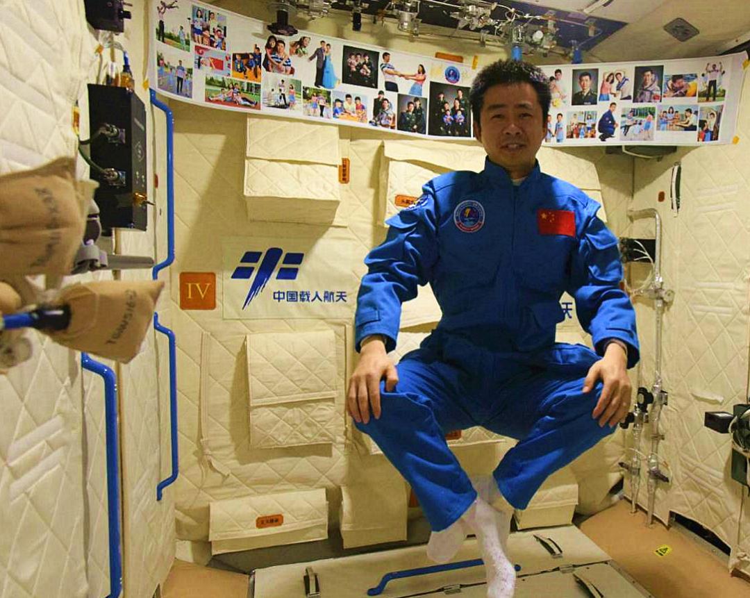 神舟十三号航天员怎么在太空生活,神舟十三号太空舱如何上厕所