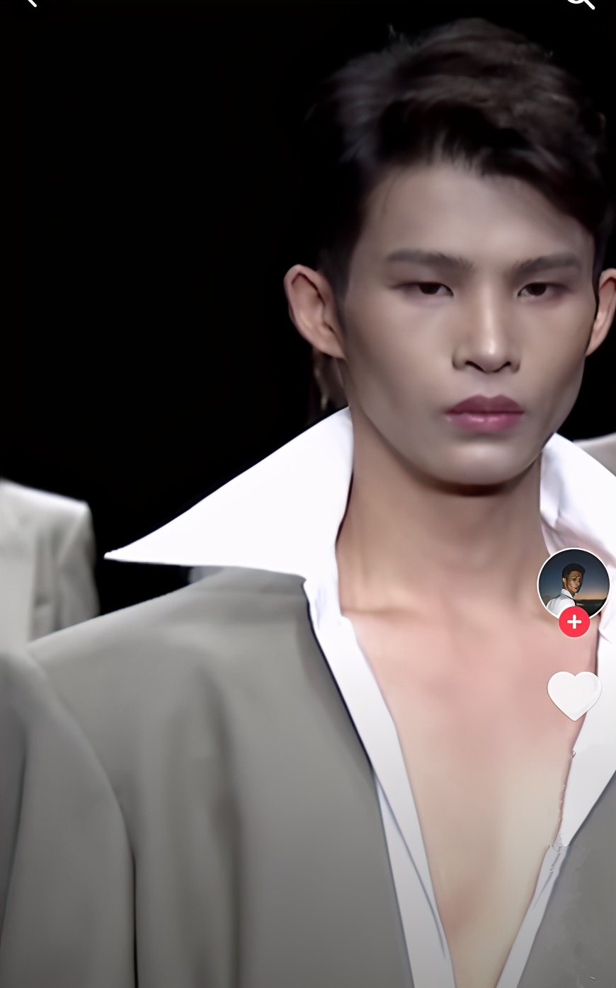 被国人嘲讽，却在国外封神！农村小伙成国际超模，打脸所有嘲笑者