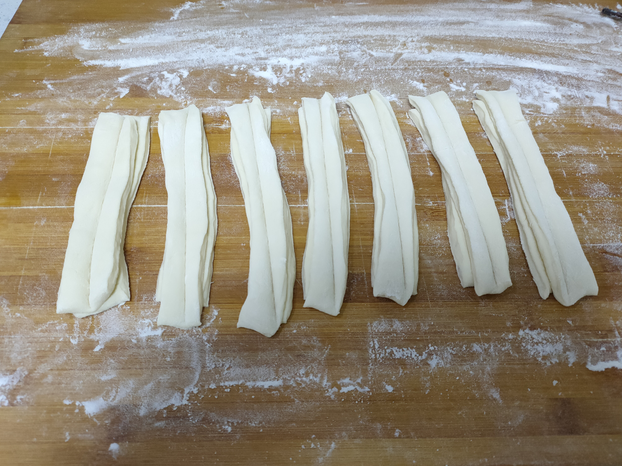 炸油条放酵母粉和脆皮油条粉行吗,炸油条需要放酵母粉吗