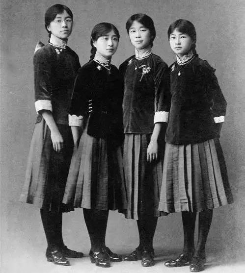 那些年我们穿过哪些校服,那些年我们的青春校服