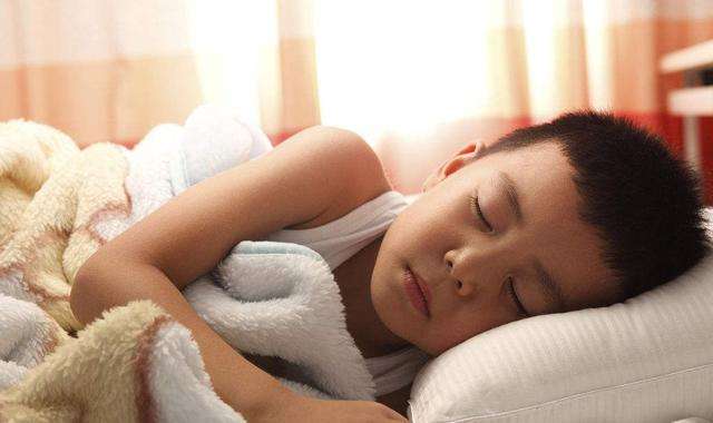 儿子10岁和妈妈一起睡的坏处,儿子12岁还和爸妈一起睡怎么办