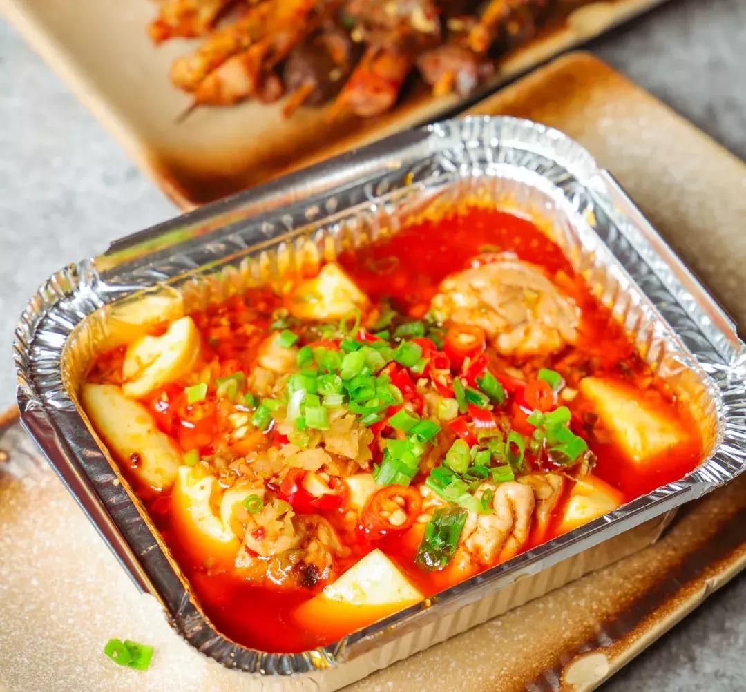 Wow~穿红衣就免单117！这家店到底什么来头！