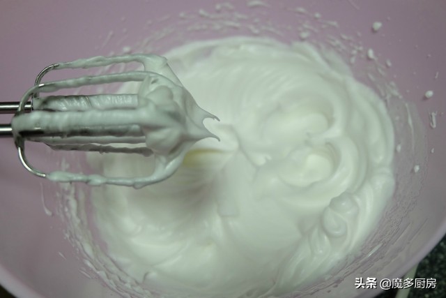 2个鸡蛋无油纸杯蛋糕做法,2个鸡蛋蛋糕的简单做法教程