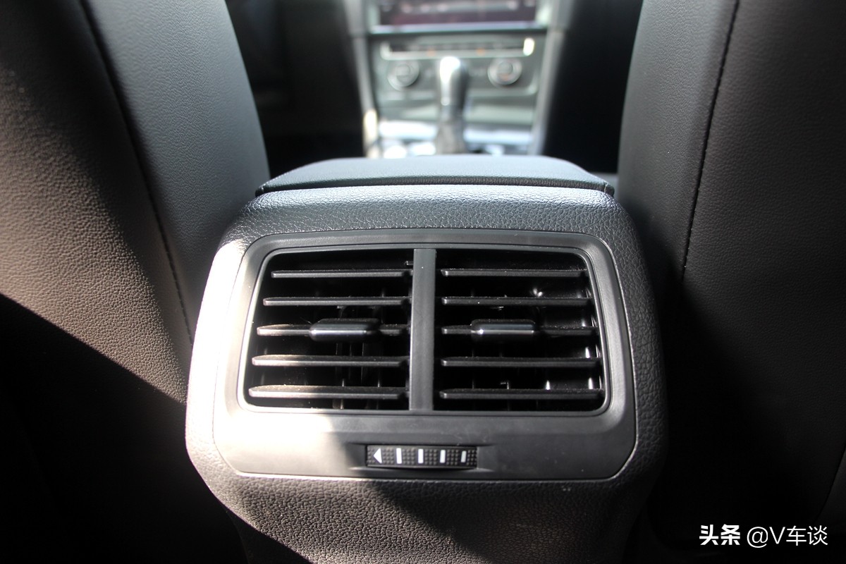 大众高尔夫2021款280TSIDSGR-Line空间,运动感十足全新大众高尔夫实车